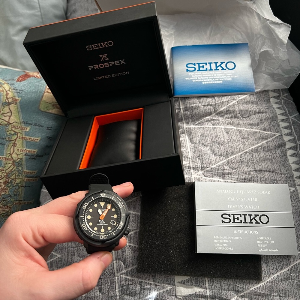 Seiko tuna solar black limited edition sne577 diver watch